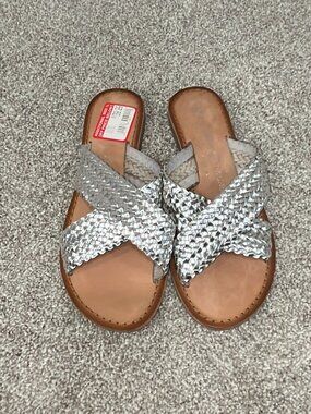 Chinese Laundry Woven Leather Silver Flat Sandal - NWT